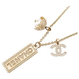 Collier Chanel avec le logo Coco Doré