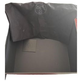 Caixa de presente Hermès preta e saco Preto