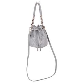 Marc Jacobs The J Marc gesteppte Leder-Bucket-Bag - Grau Grau
