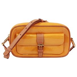 Bolso de Hombro Louis Vuitton Christie MM Amarillo