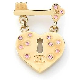 Broche Chanel Coração, Cadeado e Chave Rosa Dourado
