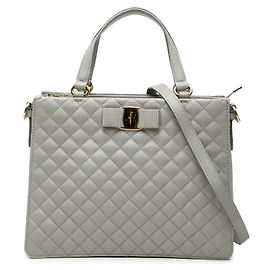 Salvatore Ferragamo Bolsa Tracy de couro matelassê cinza com laço Vara Ferragamo Marrom Cinza