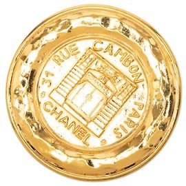 Chanel Medaillon-Brosche 31 Rue Cambon Vergoldet Golden