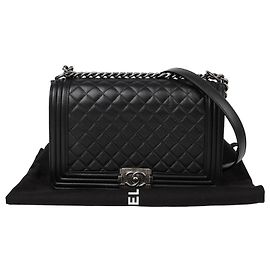 Chanel Bolsa transversal grande Boy para menino Preto