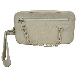 Clutch Louis Vuitton Monogram Pochette Volga em couro branco Branco