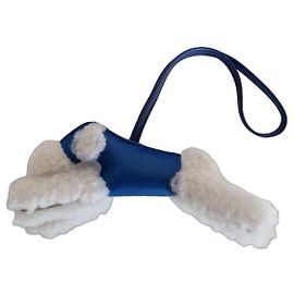Charm para bolsa Hermès Buddy em lã merino e cordeiro Milo Branco Azul