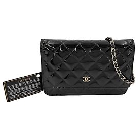 Cartera con cadena Chanel acolchada charol medium Negro