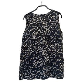 Chanel Top de seda negro con estampado de camelia Negro Blanco