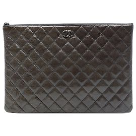 Pochette de soirée Chanel Gray Large Crinkled Patent O Case Marron Gris anthracite