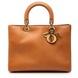 Lady Dior em couro de bezerro dourado grande Dior Dourado