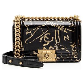 Bolsa Chanel Boy Small em couro com relevo de crocodilo Egypt Graffiti Paris-New York Preto