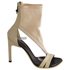 Louis Vuitton Leather Heels Cream Size 40 Cream