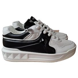 Valentino Garavani Baskets One Stud Noir Blanc