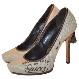 Escarpins Gucci en toile beige avec logo Marron Beige