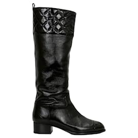 Chanel Botas longas acolchoadas Preto