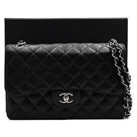 Chanel Bolsa de ombro com corrente prateada Preto