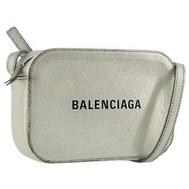 BALENCIAGA Borsa Camera XS Every Day Bag Pelle Argento 552372 Auth bs36305 Argento