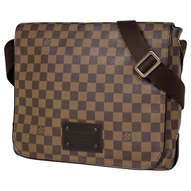 Bolsa de Ombro Louis Vuitton Brooklyn MM Marrom Damier ebene