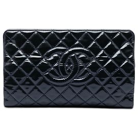 Chanel Blue CC Quilted Patent Timeless Clutch Blue Navy blue