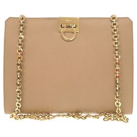 Bolsa de ombro de corrente em couro bege Gancini Salvatore Ferragamo Bege