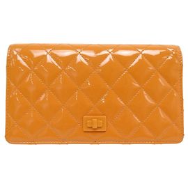 CHANEL BOY gesteppte Lackleder Geldbörse Orange Orange