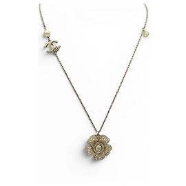 COLLANA CHANEL PENDENTE CAMELIA LOGO CC E STRASS 2012 METALLO DORATO D'oro