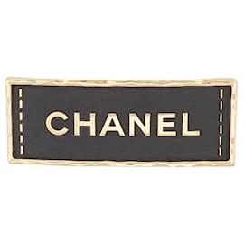 NUOVO BROCHE CHANEL LOGO PLAQUE PELLE METALLO DORATO Nero