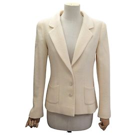 CHANEL TAILLIERTE JACKE Perlmuttknöpfe P20557V11746 S 36 Tweed Creme Roh