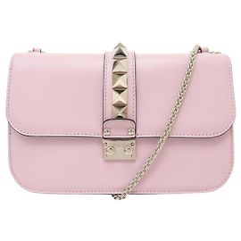 BOLSA DE OMBRO VALENTINO ROCKSTUD GLAM LOCK MEDIUM EM COURO ROSA Rosa