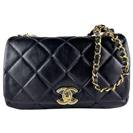 Borsa a tracolla Chanel in agnello Nero