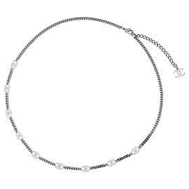 Collar largo Chanel Gunmetal con strass Metálico