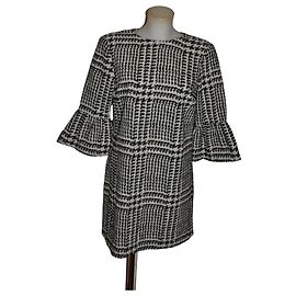 Zara Kleid mit Glockenärmeln und Karomuster Schwarz Weiß