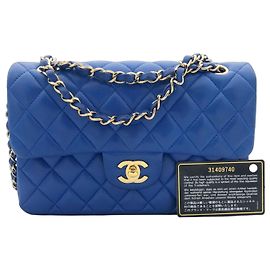 Classic medium flap bag Chanel in quilted lambskin blue Blue