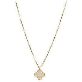 Colar com Pingente Sweet Alhambra em Ouro Amarelo 18K da Van Cleef & Arpels Branco Amarelo