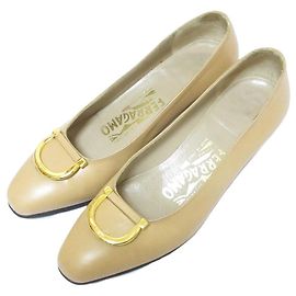 Scarpins de couro Gancini Salvatore Ferragamo Bege