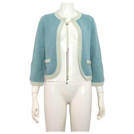 Chanel Cashmere-Strickjacke für Damen mit silbernem CC-Logo-Knopf Blau