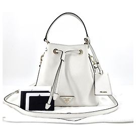 Prada Bolsa Bucket Saffiano com Logotipo Triângulo Branco