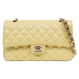Chanel Borsa a tracolla Classic Medium in caviar iridescente giallo Giallo