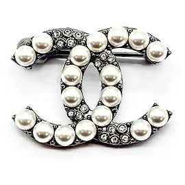 Chanel Broche de pérolas e cristal Multicor