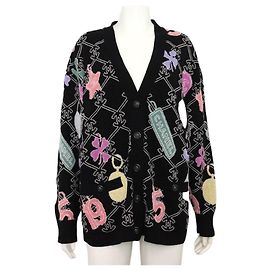 Chanel Schwarzer mehrfarbiger Kaschmir-Cardigan mit Coco-Logo Schwarz