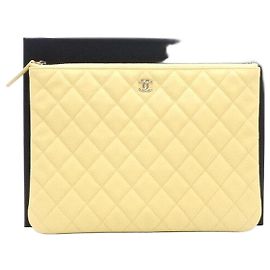Chanel Clutch Caviar Classic New Medium Giallo