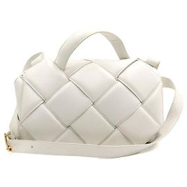 Bottega Veneta Bolsa Tote com alça de mão e transversal acolchoada Intrecciato com ferragens douradas Branco