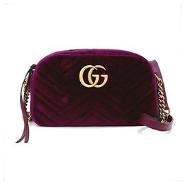 Gucci Pequena bolsa de ombro em veludo matelassê com corrente dourada Roxo
