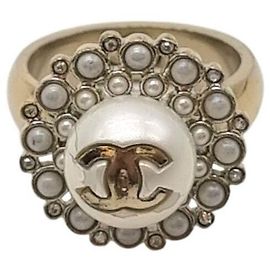 Chanel Anel com ornamento de pérolas Multicor