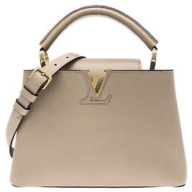 Bolsa Louis Vuitton Capucines BB Outro