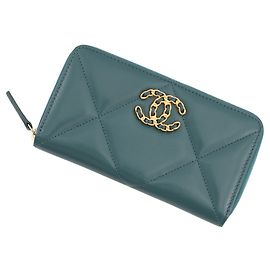 Chanel Long Wallet in Dark Green Leather Dark green
