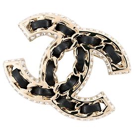 Broche Chanel dorée avec strass et cuir Doré