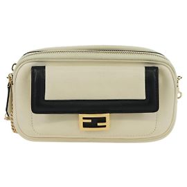 Mini bolsa Fendi Easy 2 Baguette em couro Bege