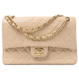 Bolsa tiracolo Chanel Classic Matelasse 25 de couro com duplo flap e corrente, Bege Bege