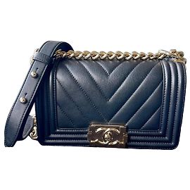 Chanel Borsa Boy Medium Nera Agnello Chevron Nero